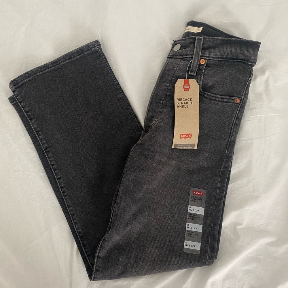 Levi’s Ribcage Straight Leg Ankle Jeans -size 25